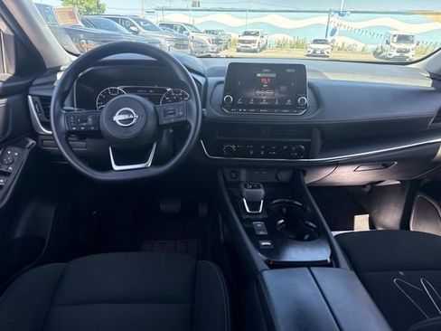 Used 2024 Nissan Rogue S FWD image 12