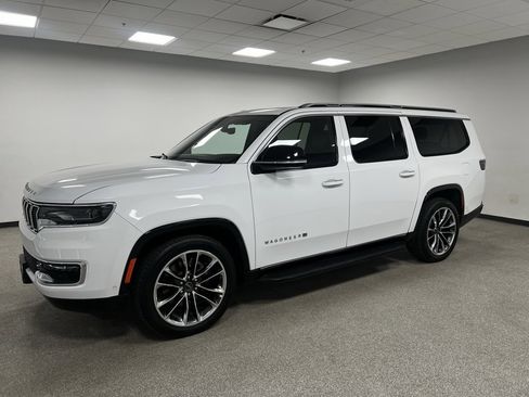 Used 2024 Jeep Wagoneer L Series II w/ Premium Group I image 6