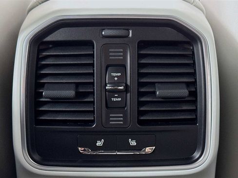 Certified 2026 Porsche Macan AWD/4WD image 27