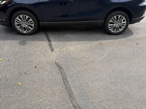 Used 2024 Toyota Venza Limited AWD/4WD image 2