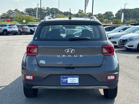 Used 2024 Hyundai Venue SEL FWD image 4