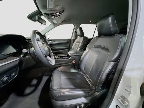 Used 2022 Jeep Grand Cherokee Limited image 15