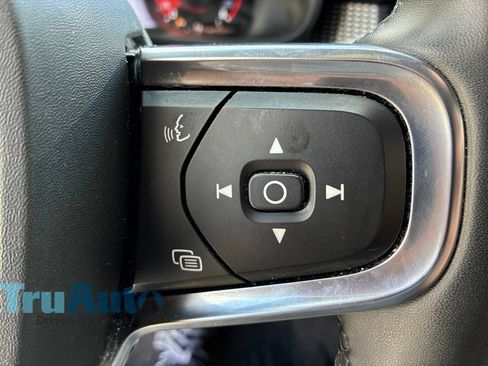 Used 2022 Volvo XC40 T5 R-Design w/ Advanced Package AWD/4WD image 29