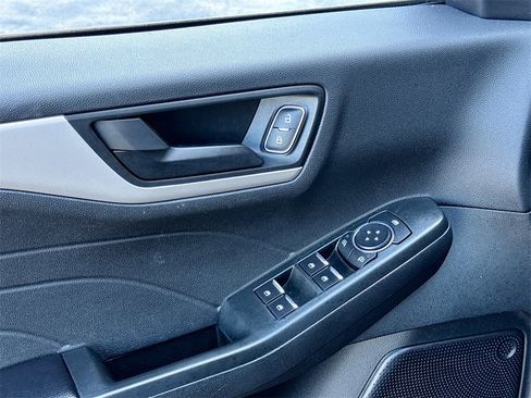 Used 2022 Ford Escape SE image 24