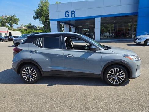 Used 2024 Nissan Kicks SV FWD image 10