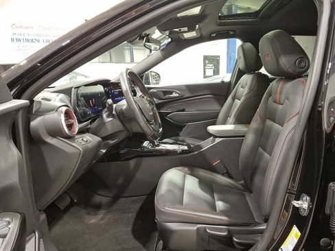 Used 2024 Chevrolet Trax RS w/ Sunroof Package image 13