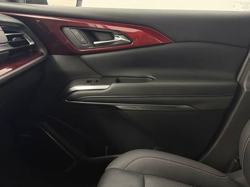 Used 2025 Chevrolet Traverse RS w/ LPO, Floor Liner Package FWD image 23