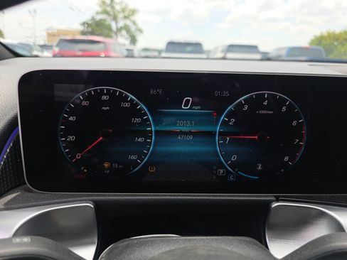 Used 2020 Mercedes-Benz GLB 250 w/ Premium Package image 8