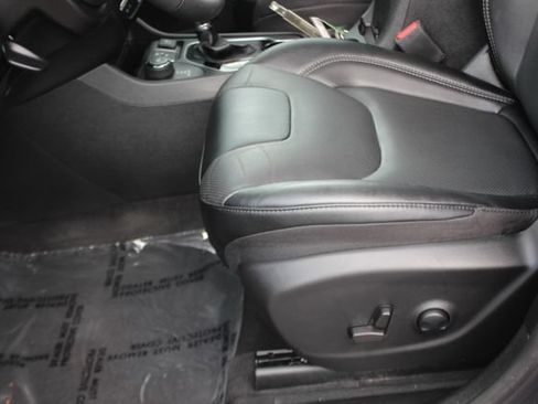 Used 2022 Jeep Cherokee Limited AWD/4WD image 21