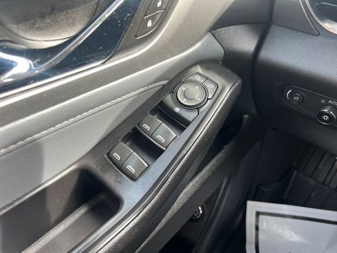 Used 2019 Chevrolet Traverse LT image 12