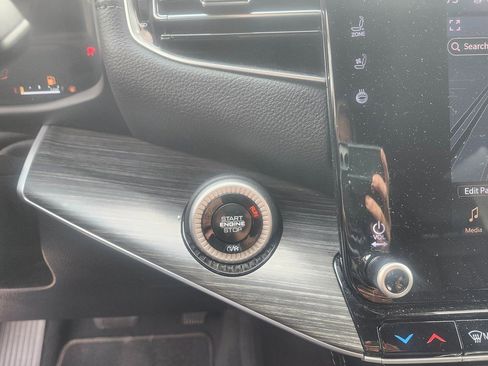 Used 2024 Jeep Wagoneer Series II w/ Flexible Seating Group image 13