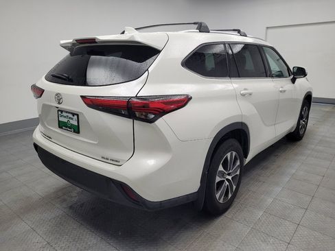 Used 2020 Toyota Highlander XLE image 9