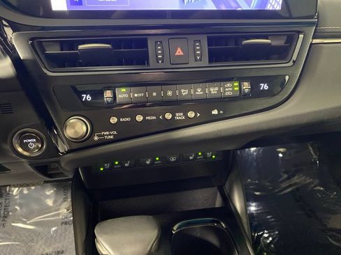 Used 2023 Lexus ES 300h w/ Accessory Package (Z2) FWD image 22