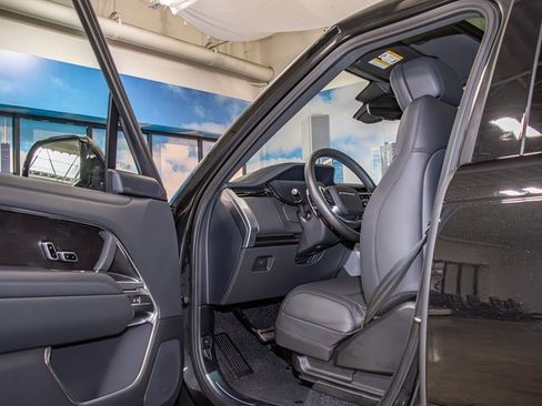 New 2026 Land Rover Range Rover SE image 13