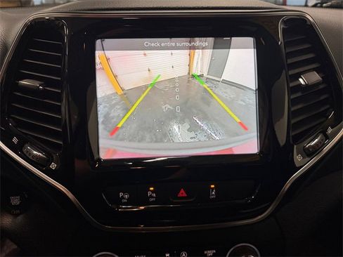 Used 2021 Jeep Cherokee Limited image 15