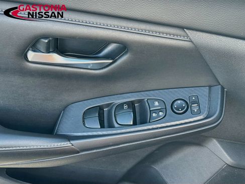Used 2024 Nissan Sentra SV FWD image 22