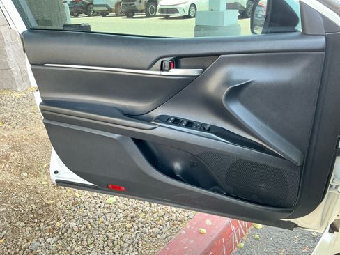 Used 2020 Toyota Camry SE FWD image 13