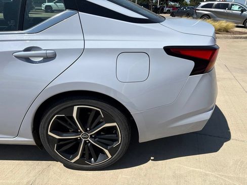 Used 2024 Nissan Altima 2.5 SR FWD image 3
