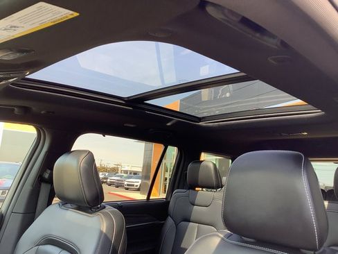 Used 2024 Jeep Grand Cherokee L Limited w/ Luxury Tech Group II image 24