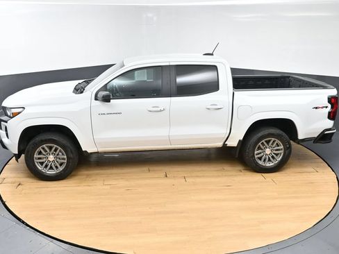 Used 2024 Chevrolet Colorado LT w/ LT Convenience Package AWD/4WD image 45