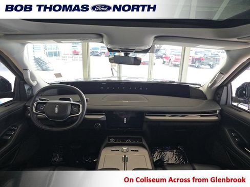 Used 2025 Lincoln Navigator Reserve AWD/4WD image 15