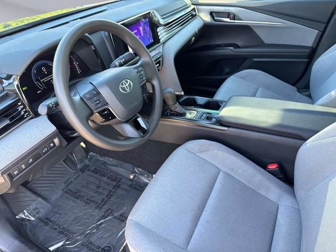 Used 2025 Toyota Camry LE image 22