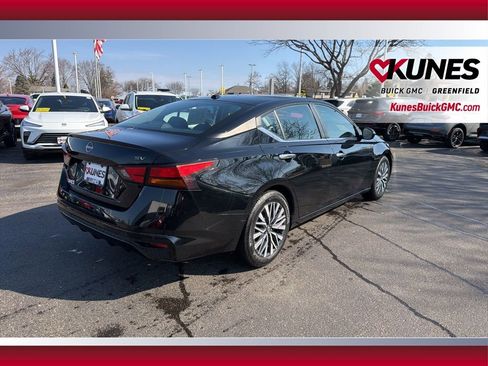 Used 2024 Nissan Altima 2.5 SV image 4