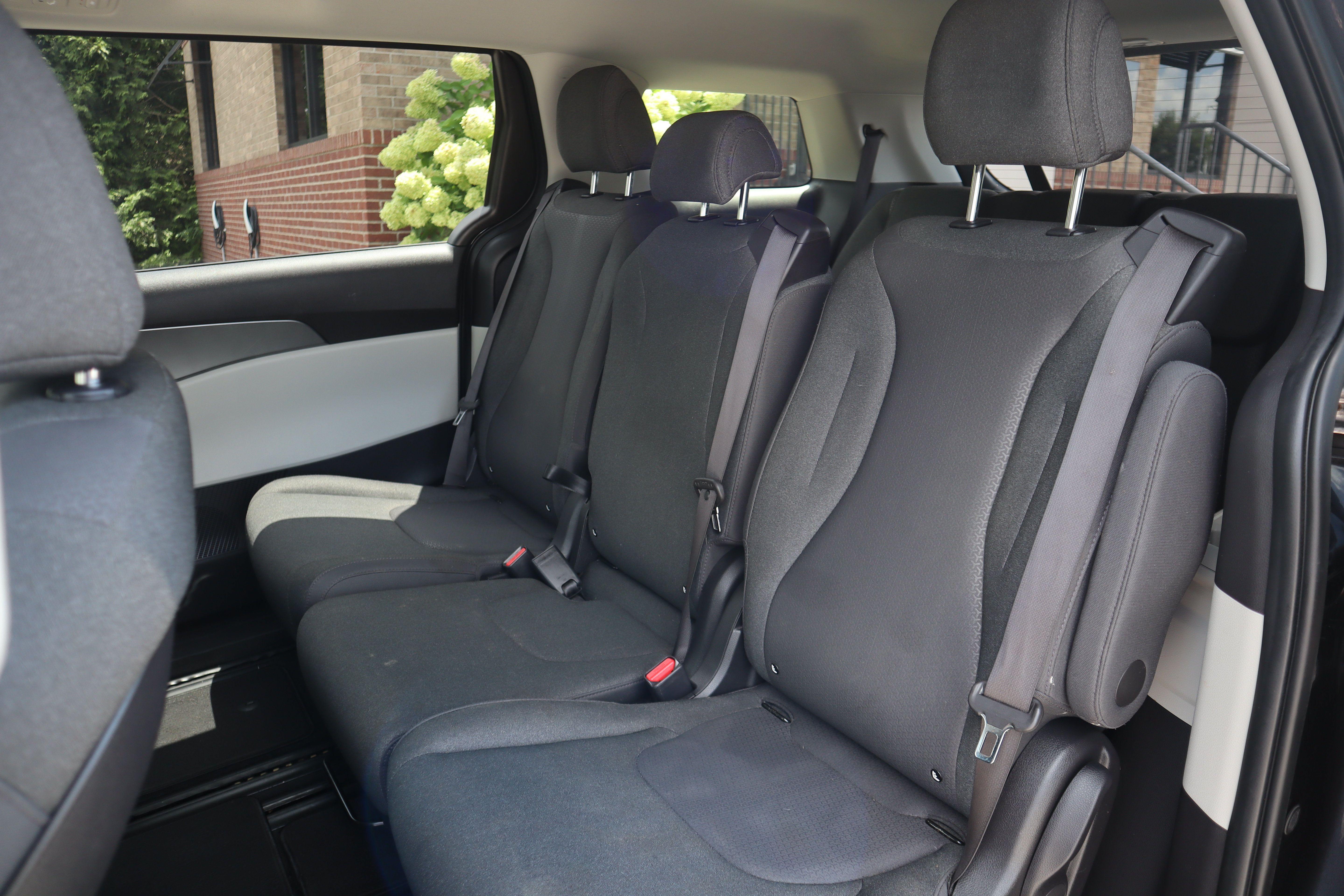 Used 2023 Kia Carnival LX FWD image 22