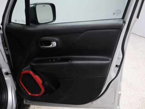 Used 2015 Jeep Renegade Trailhawk image 23