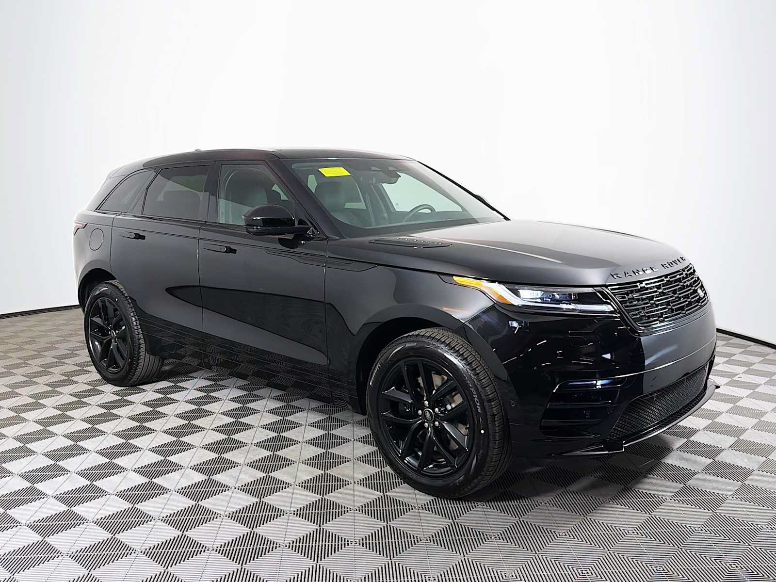 New 2026 Land Rover Range Rover Velar Dynamic SE AWD/4WD image 3