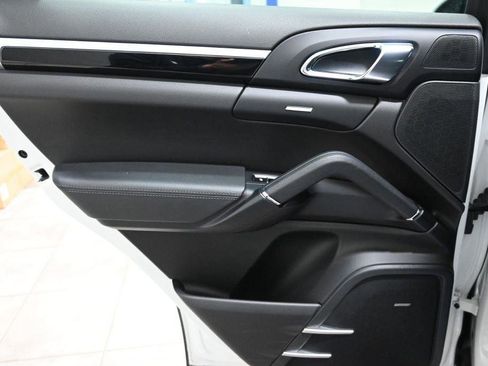 Used 2018 Porsche Cayenne Platinum Edition image 14