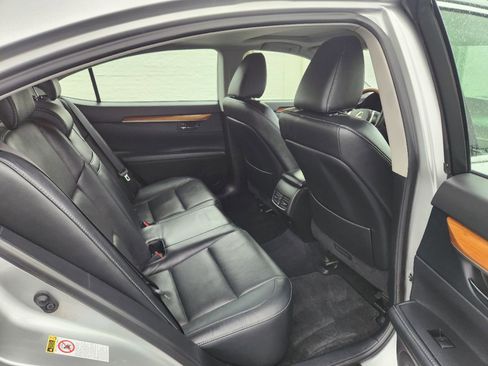 Used 2013 Lexus ES 300h image 11