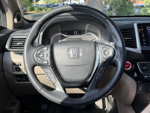 Used 2017 Honda Pilot Touring image 34