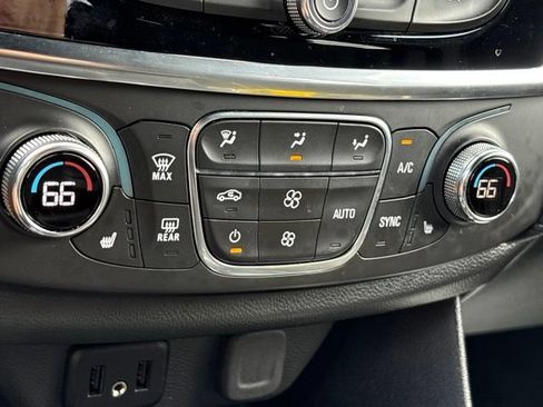 Used 2023 Chevrolet Traverse LT AWD/4WD image 16