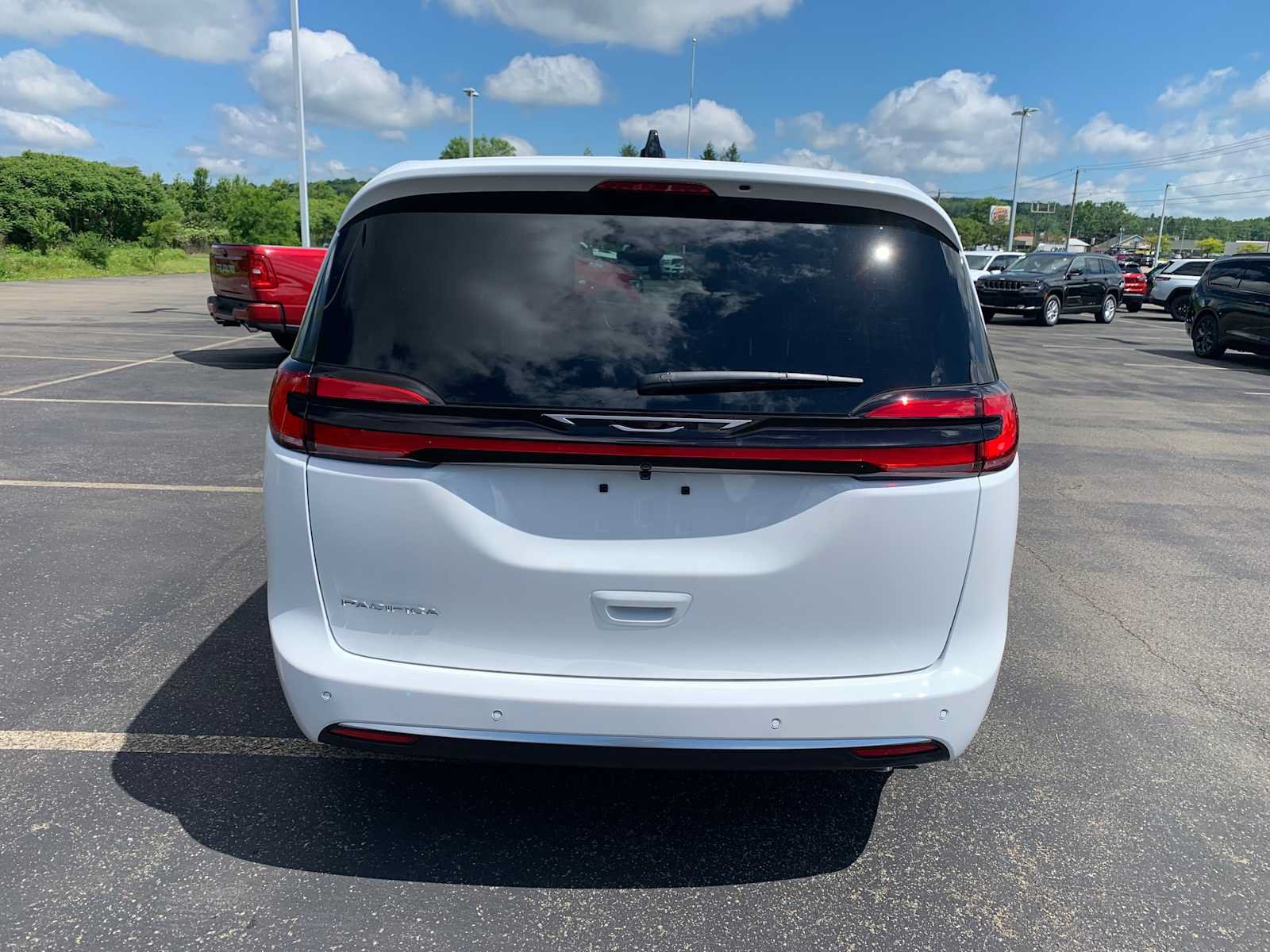 New 2027 Chrysler Pacifica Select FWD image 6