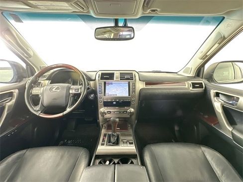 Used 2017 Lexus GX 460 image 3