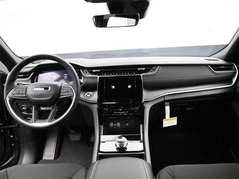 New 2025 Jeep Grand Cherokee Laredo X w/ Luxury Tech Group I image 23