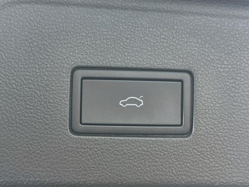 Used 2025 Volkswagen Atlas SE FWD image 31