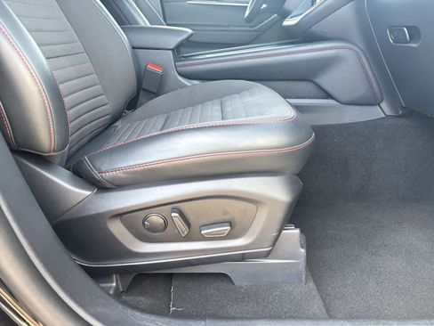 Used 2025 Ford Explorer ST-Line image 13