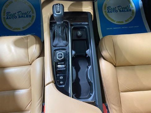 Used 2016 Volvo XC90 T6 Momentum w/ Protection Package Plus AWD/4WD image 17