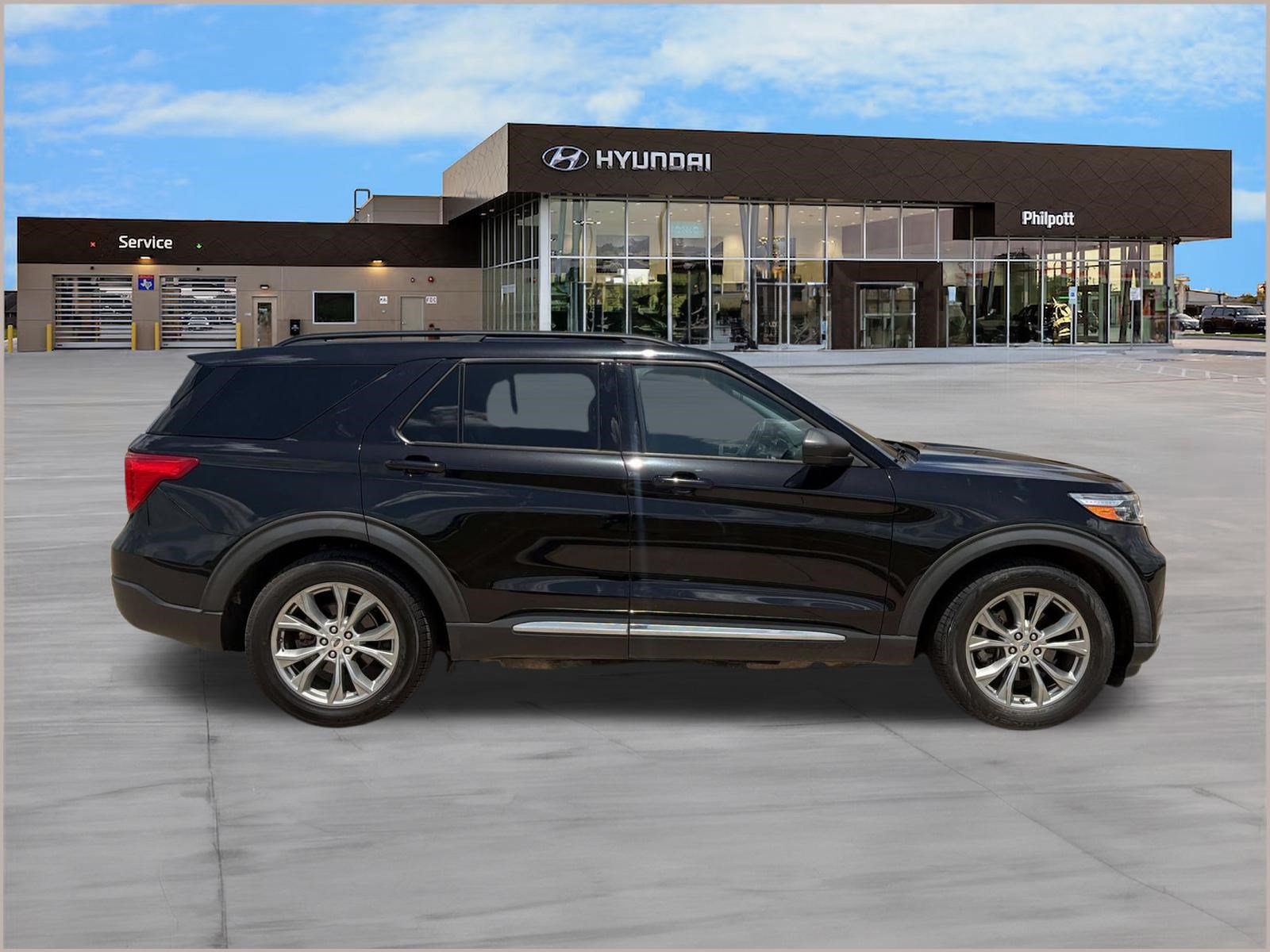 Used 2021 Ford Explorer XLT w/ Equipment Group 202A RWD image 8