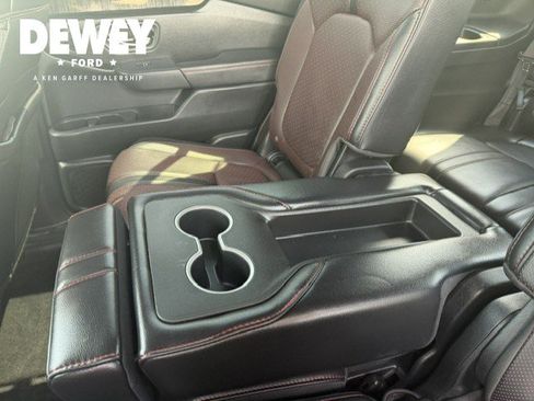 Used 2025 Honda Pilot Black Edition image 30