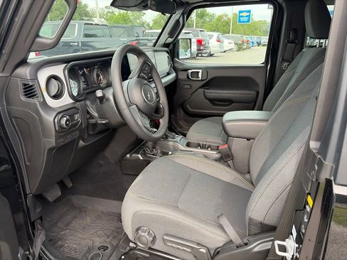 Used 2026 Jeep Wrangler Sport AWD/4WD image 13