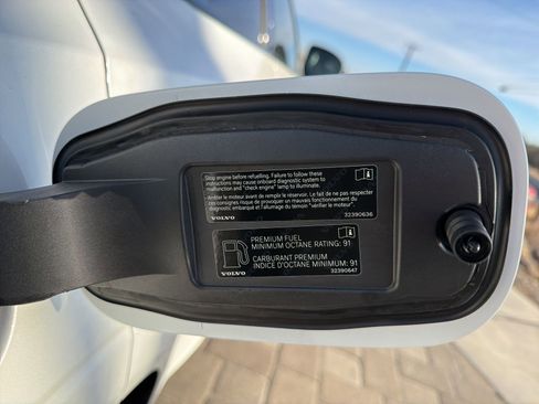 New 2026 Volvo XC60 B5 Ultra w/ Climate Package image 10