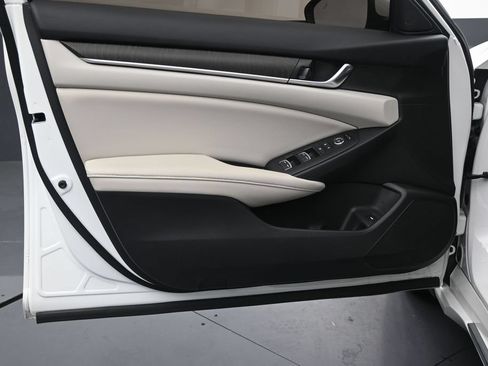Used 2020 Honda Accord EX image 10
