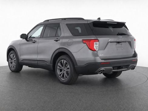 Used 2023 Ford Explorer XLT w/ Equipment Group 202A AWD/4WD image 19