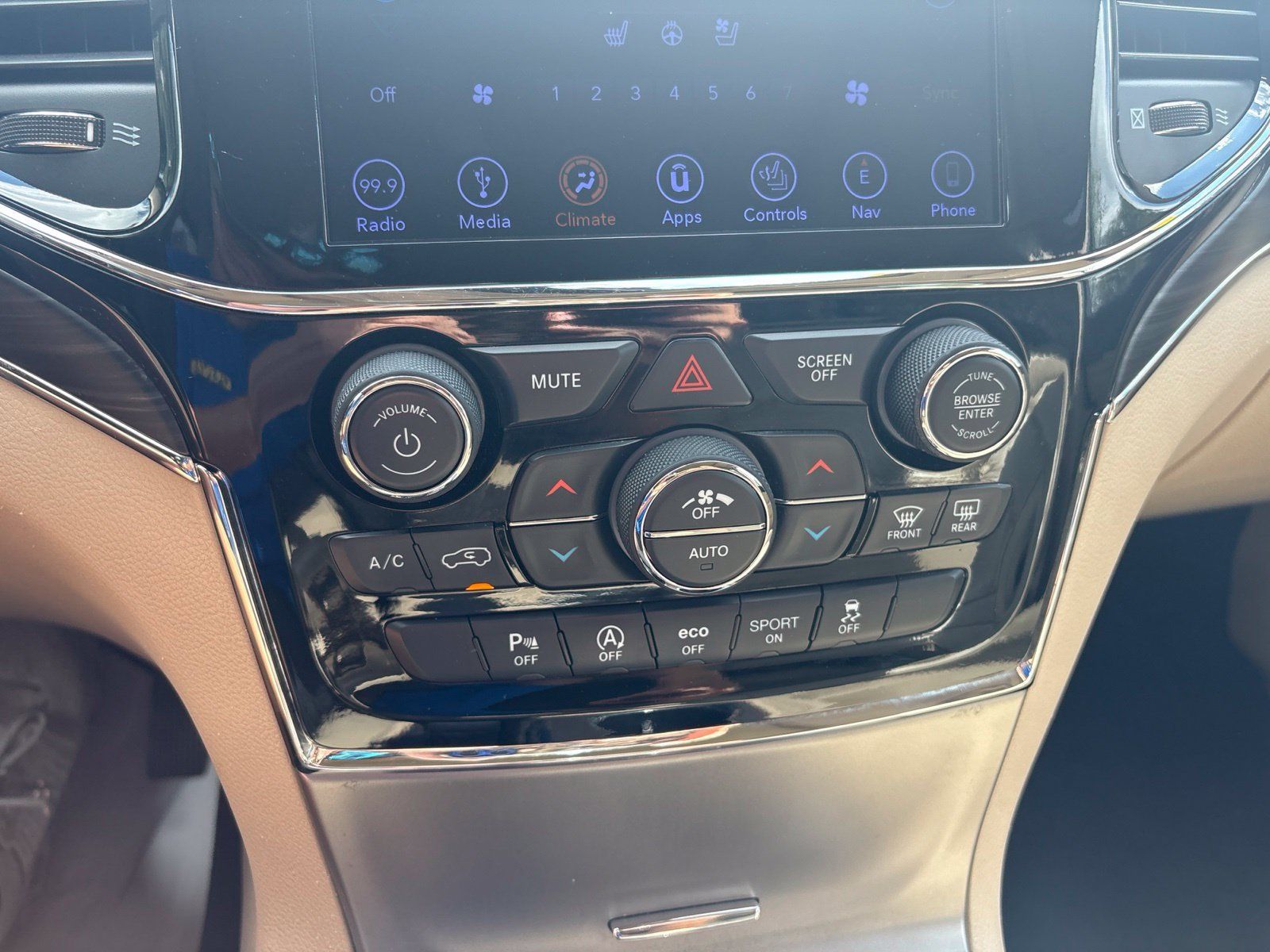 Used 2019 Jeep Grand Cherokee Limited w/ Luxury Group II RWD image 30