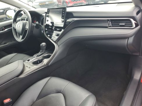 Used 2022 Toyota Camry XSE image 17
