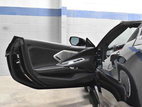 Used 2021 Chevrolet Corvette Stingray Premium Conv w/ Z51 Performance Package RWD image 7