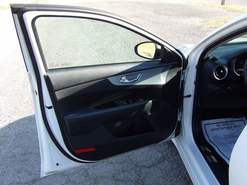 Used 2024 Kia Forte LXS FWD image 10